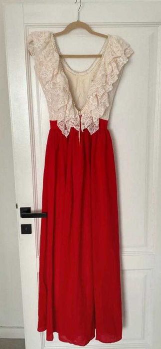 Rochii lungi de ocazie in stare excelenta, detalii in descriere