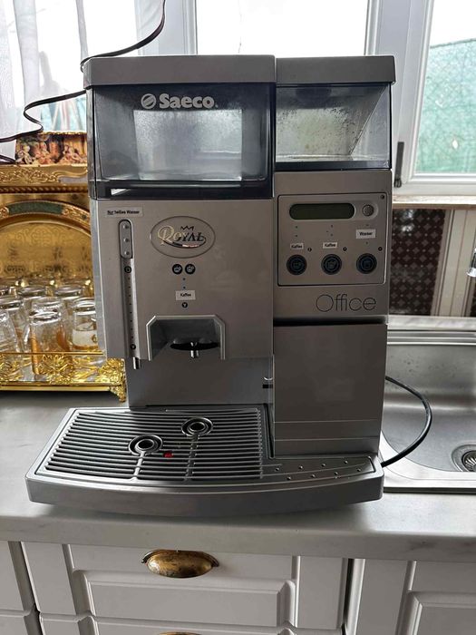vand aparat de cafea Saeco royall office