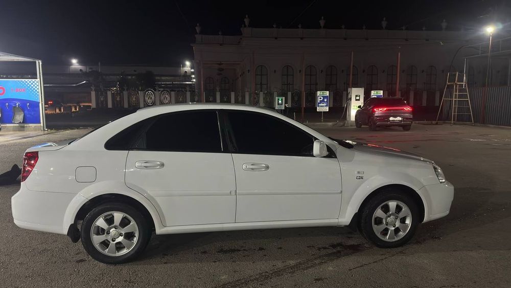 Lacceti sotiladi kraska tozaideal holatta