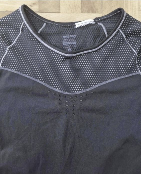 Tricou de compresie Nike Pro Hypercool pentru femei, mărimea M