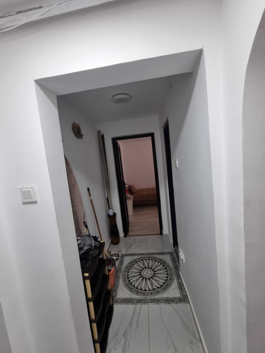 Închiriez apartament