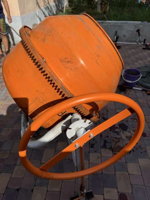 Бетономешалка в Текели