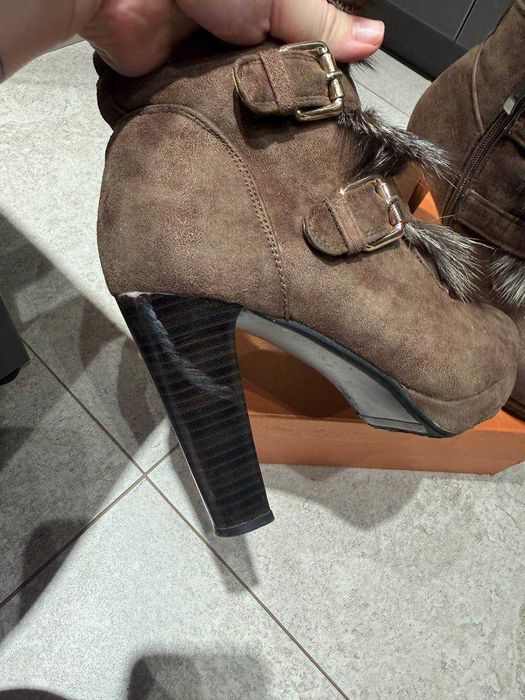 Продам фирменные демисезонные полусапожки