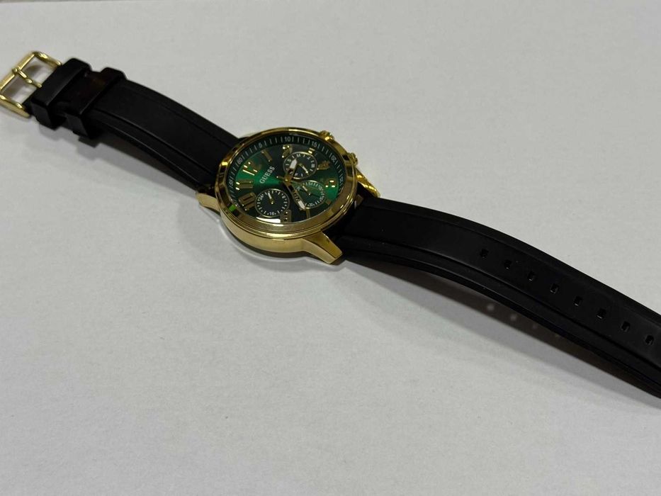 Часовник Guess GW0708G2