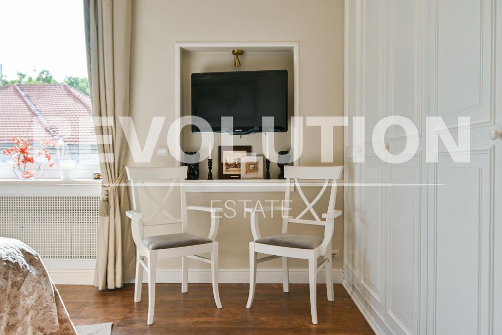 Тристаен апартамент в центъра на София.