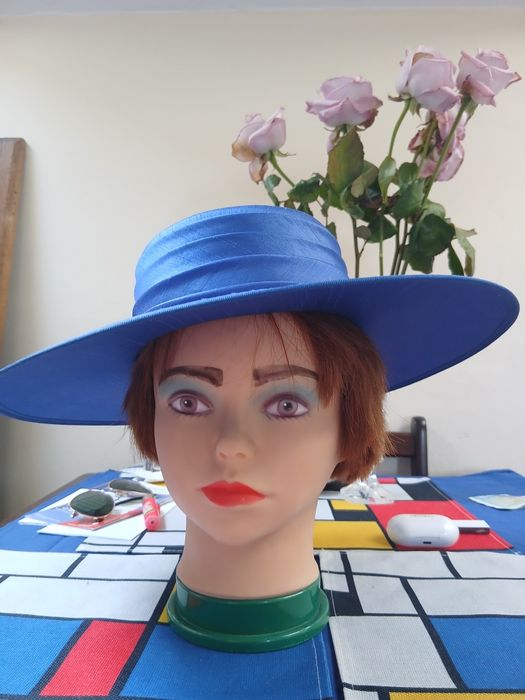 Pălărie albastra elegantă