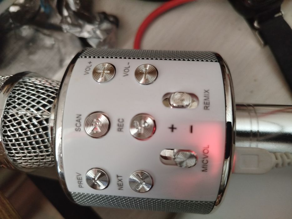 Продается микрофон.