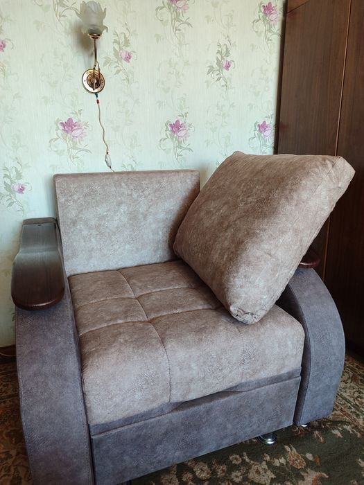 Продам кресло - кровать .