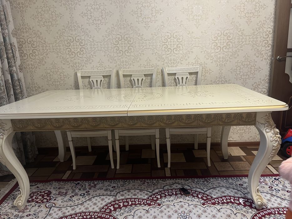 Стол -сатылады жақсы күтілген