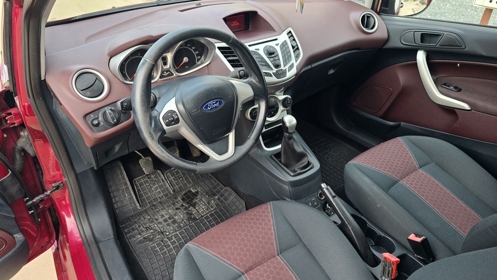 Ford fiesta titanium 1.6 benzina 120cp