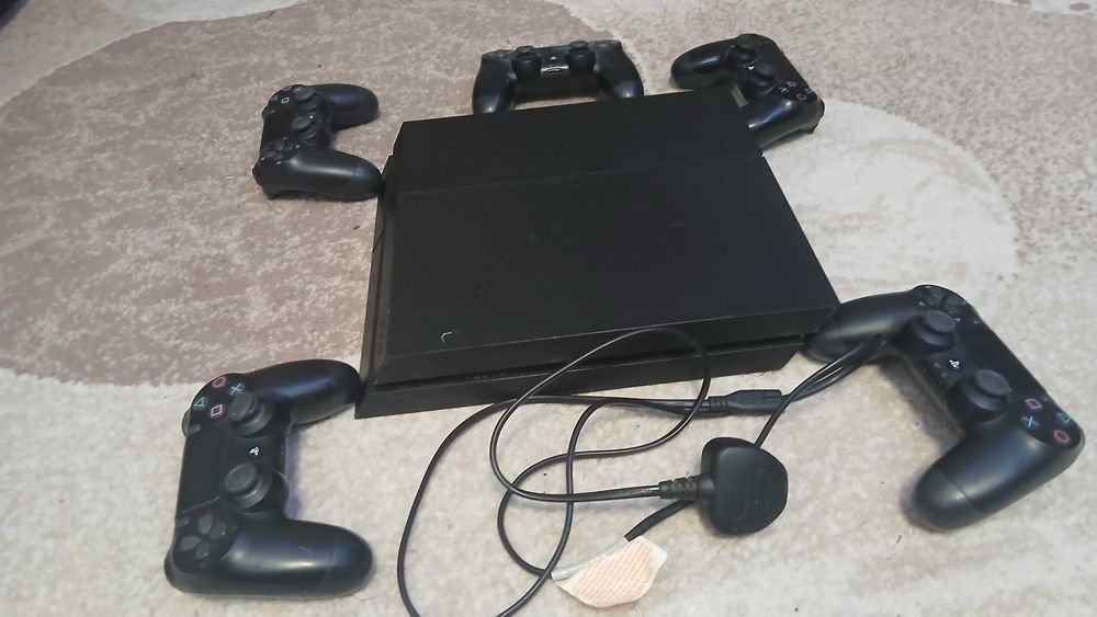 PS4 Play Station 4 sotiladi ishlatilgan
