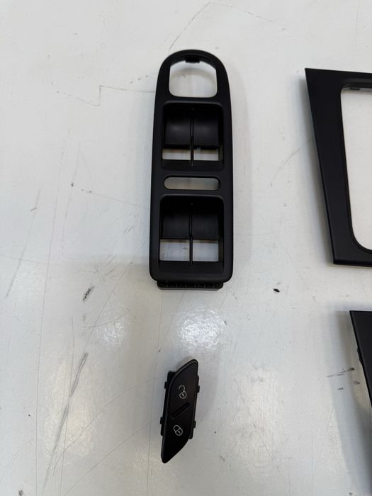 Grila rama navigatie clima butoane geam sofer buton inchidere usi VW Golf 6