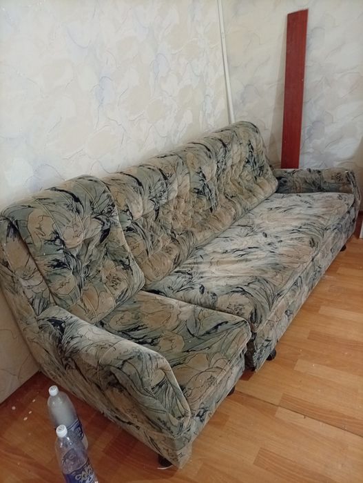 Диван не раскладной 10000