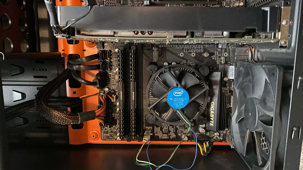 PC i5-7400, 16Gb, 2x SSD 120Gb, GTX 1060 3Gb, AOC 144Hz G-Sync + Birou