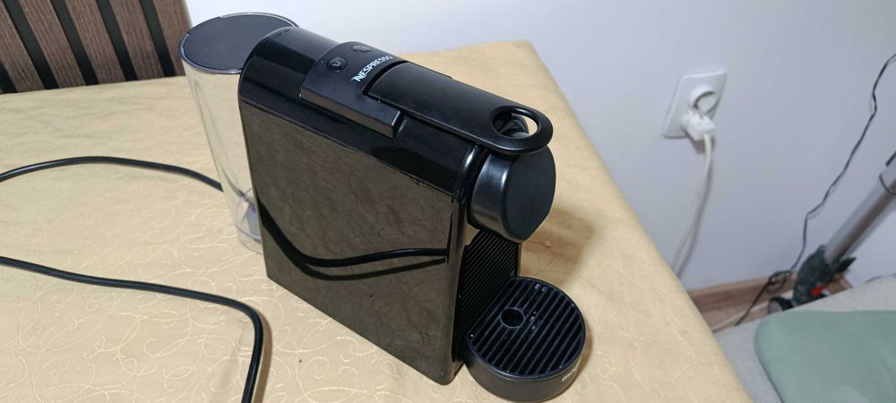 Nespresso Essenza Mini кафемашина с капсули