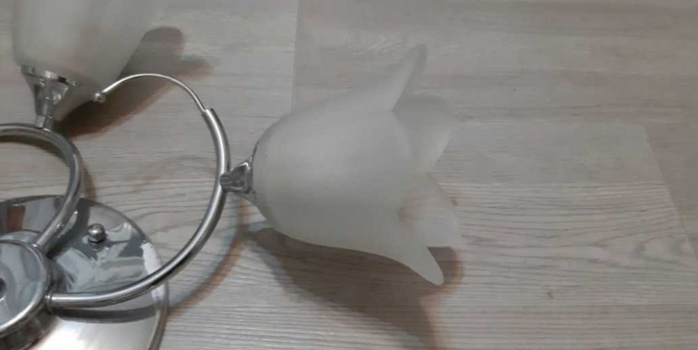 Продам люстру очень красивая, три света