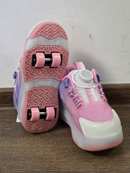 Adidasi cu role detasabile