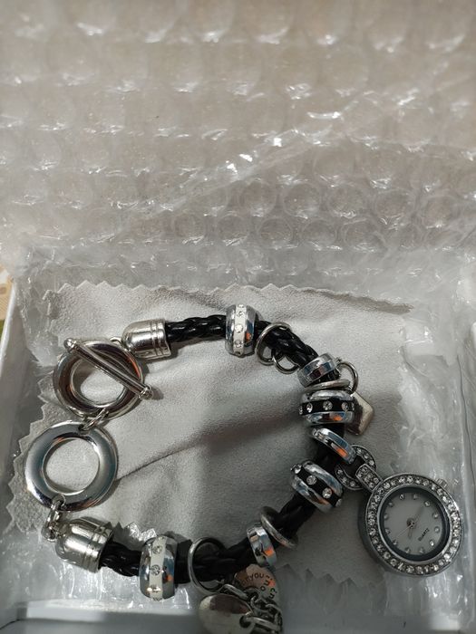 Часовник тип Pandora