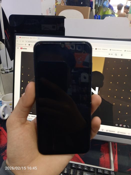 A 15 xotira 6 128 talik holati ideal