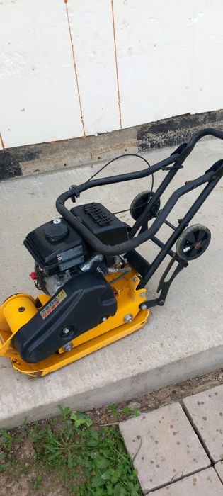 Placă compactoare Scheppach HP 800s