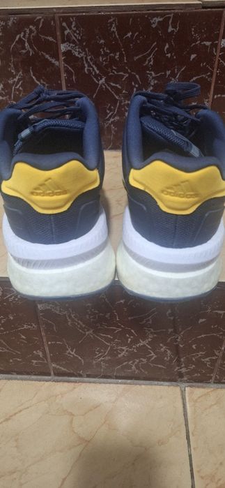 Продавам маратонки adidas
