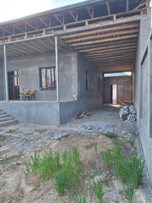 4 xonali xovli sotiladi.