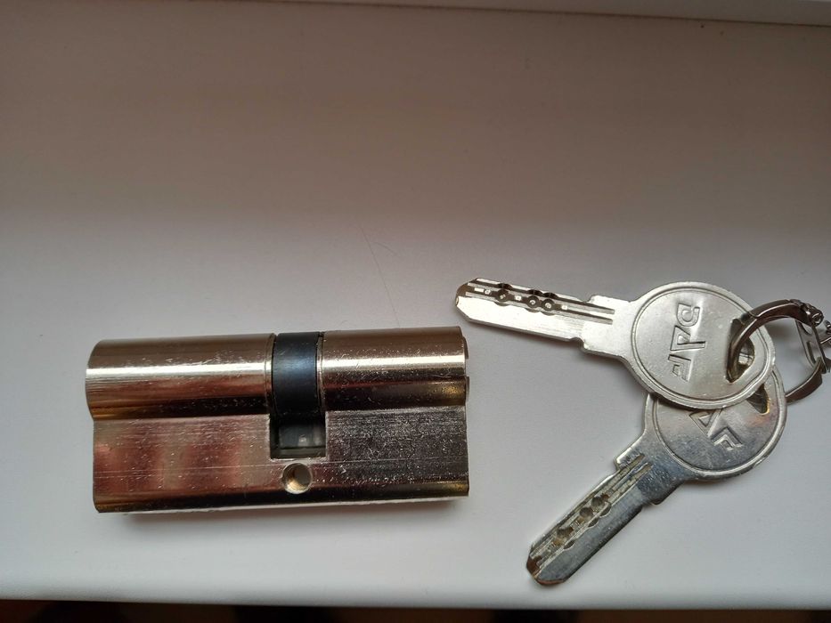 Секретен патрон DAF за врата с 2 ключа-на 1/2 цена 35 лв