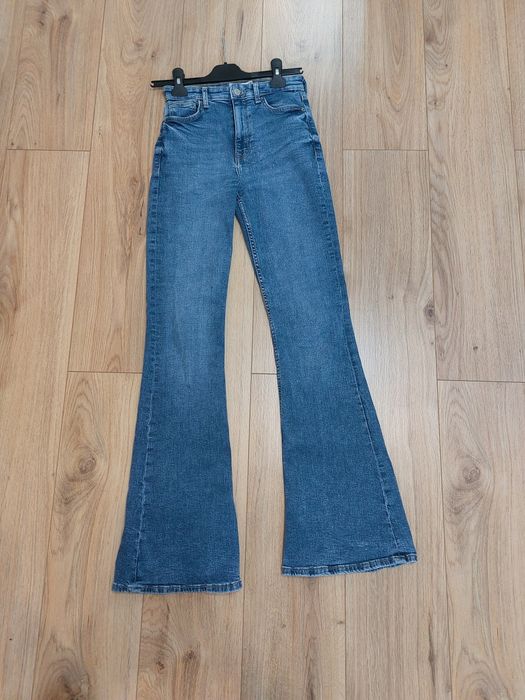 Blugi evazati Bershka