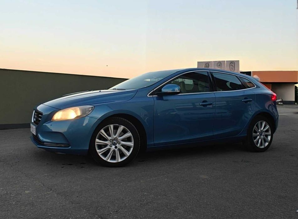 VOLVO V40 2015 — imagine 1