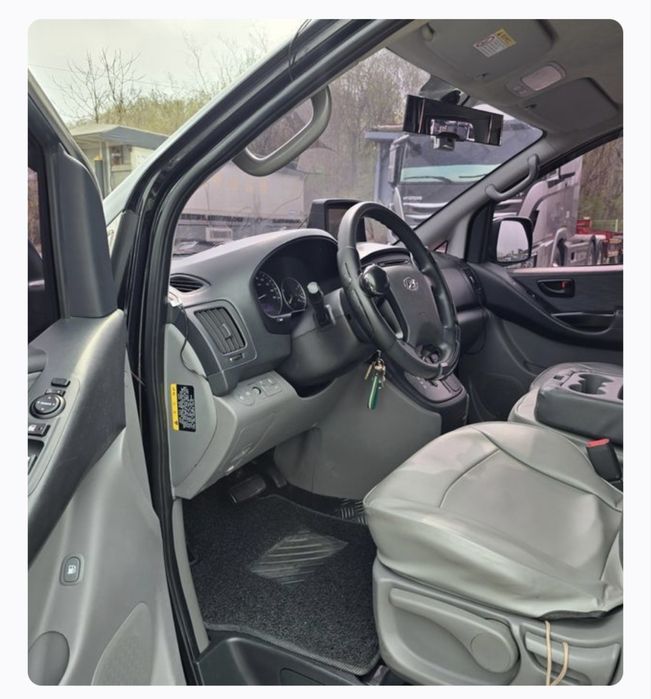 Hyundai Starex 12-Seater Wagon Smart