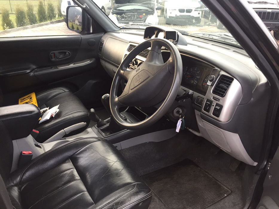 Dezmembrez Mitsubishi Pajero Sport