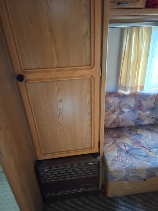 Продавам Каравана регистрирана в много добро състояние без течове всичко и работи