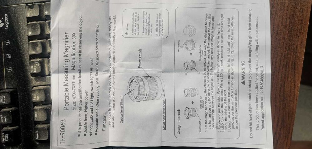 Регулируема фокусна лупа. Увеличително стъкло с LED UV светлина