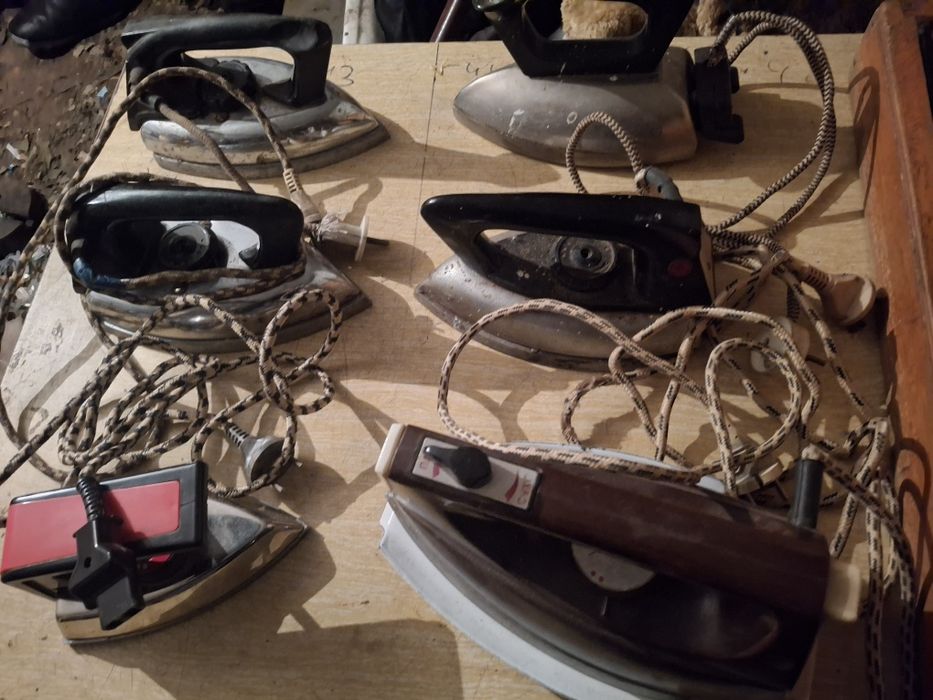 Продам утюги   .