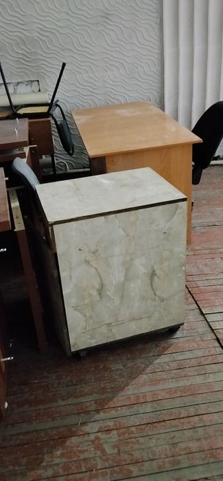 Столы продается большой