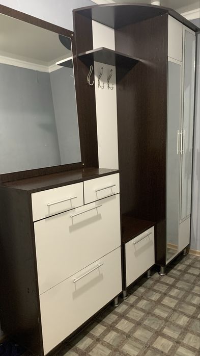 Прихожая. Шкаф, обувница