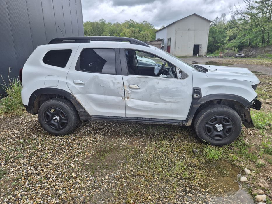 Dacia Duster 2 avariata/lovita 1.5 dci -4x4 !!