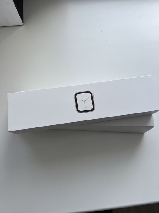 Коробки от продукции Apple