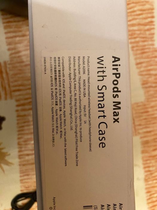 AirPods Max "with Smart Case"