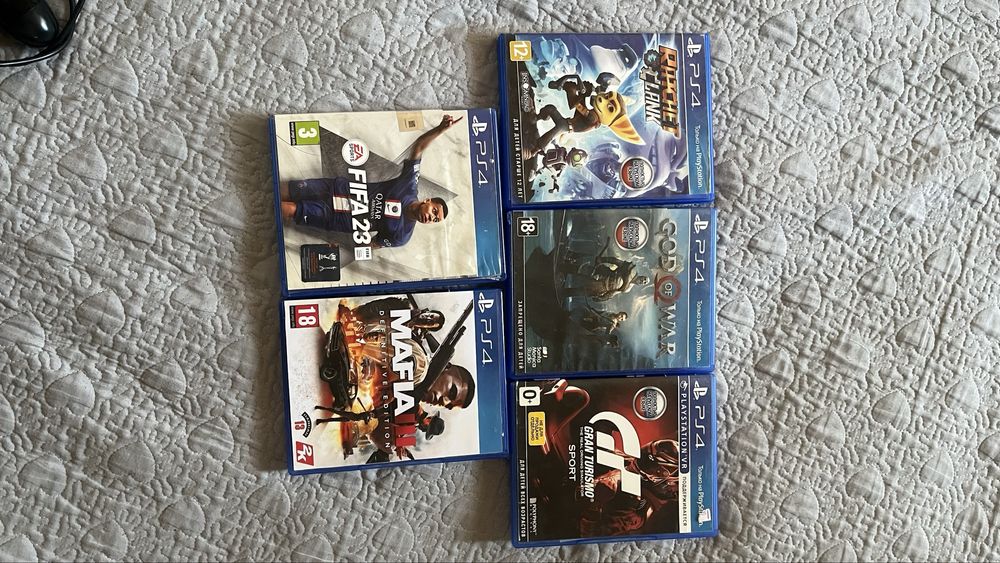 Продам ps4 с 2 джостиками