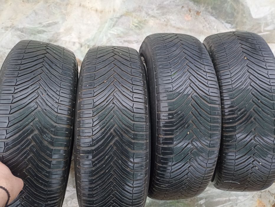 Vând set complet de 4 jante tablă org. VW, 4 anvelope iarnă, 4 capace