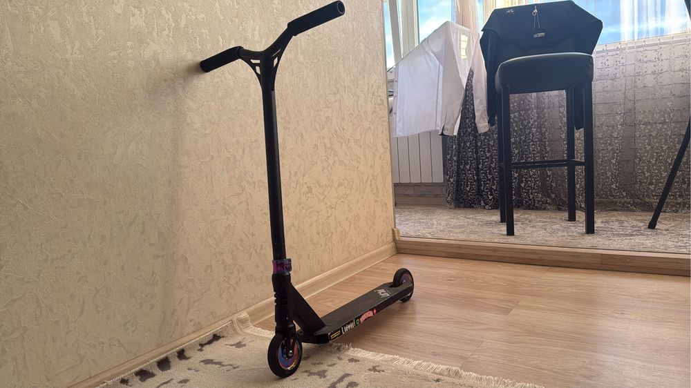 Продам самокат limit