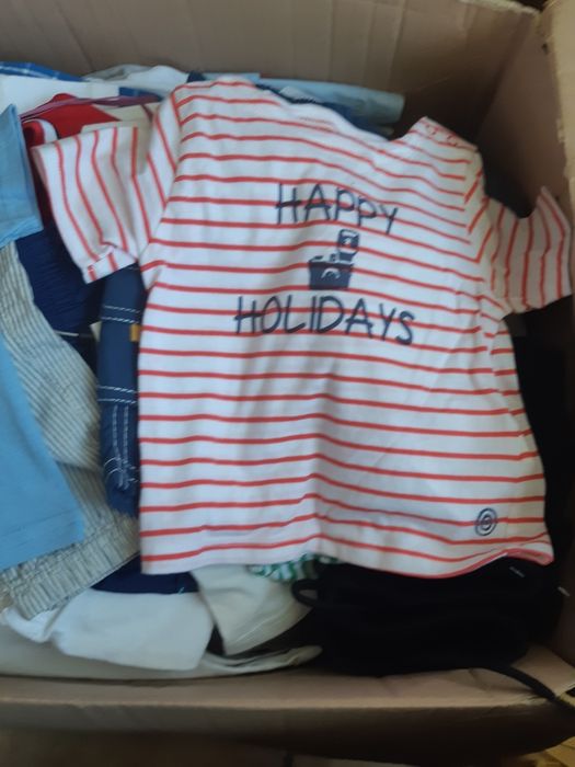 Vând îmbrăcăminte noua la palet