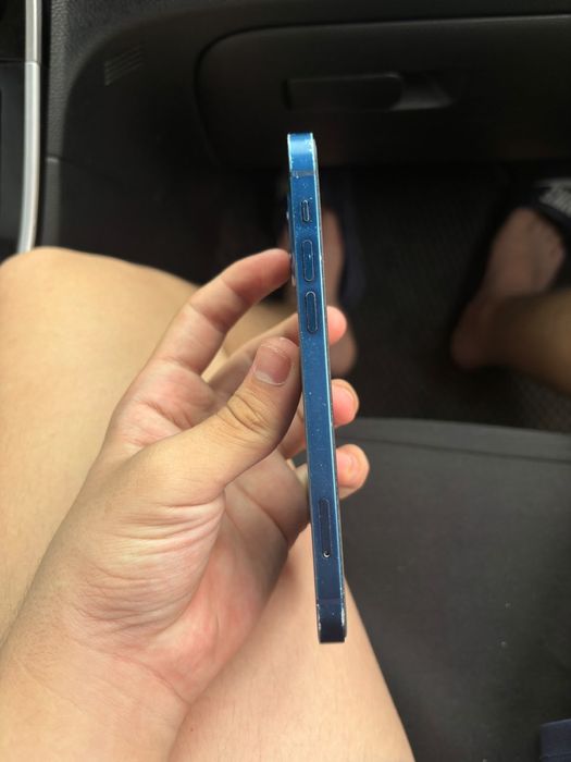 Iphone 12.