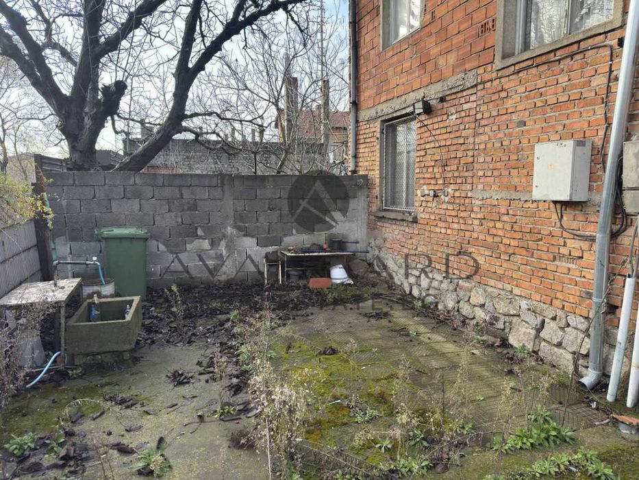 оф.24871 Масивна къща с двор/ с. Скутаре