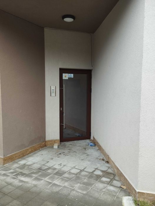 Продавам голям двустаен апартамент, колхозен пазар, Варна