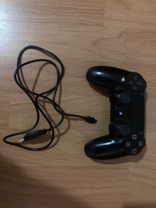 PlayStation 4 + jocuri bonus.