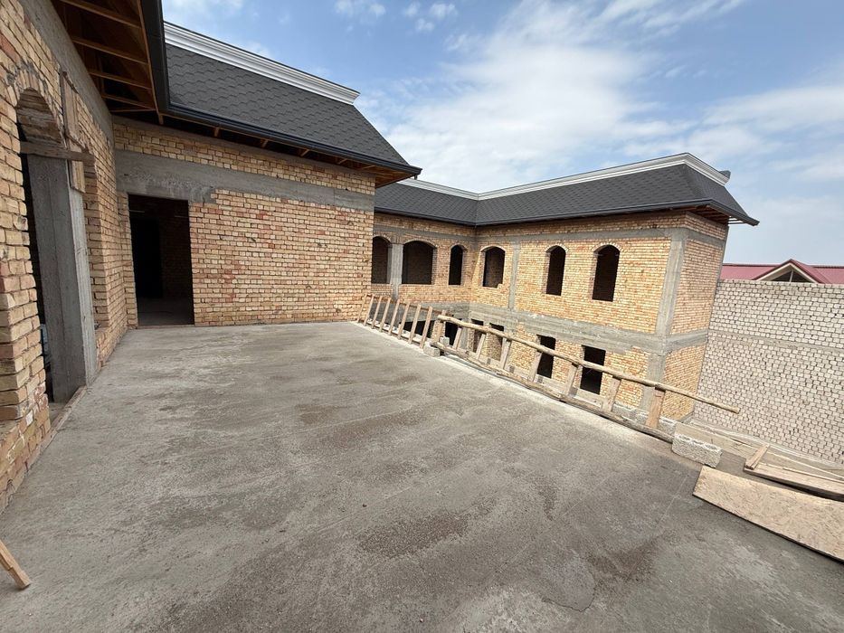 Мирзо Улугбекский район махалля Фаровон 6 соток 1,350 м² 12 комнат