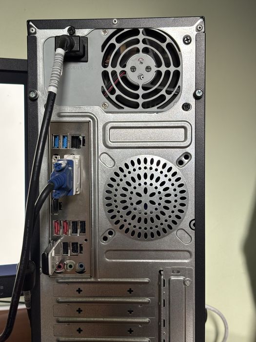 Sistem PC Complet Intel i5 / 8GB RAM / Monitor Lenovo Full HD