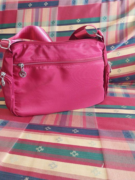 Червена дамска чанта за рамо